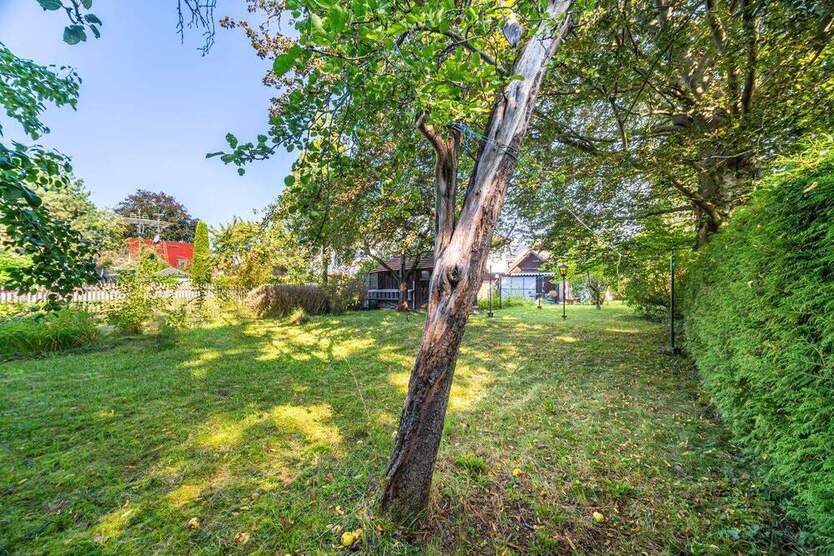 mit Bauvorbescheid- großes Grundstück mit EFH zur Wohntraumgestaltung - Neubau oder Kernsanierung