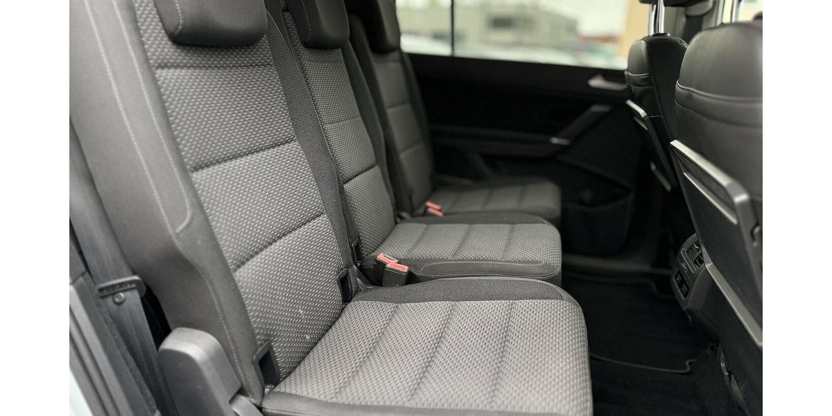 VW Touran 7 Sitze / Automatik / AHK / 1. Hd / Navi 110.000 km 23.490 &euro; Mönchengladbach 41066