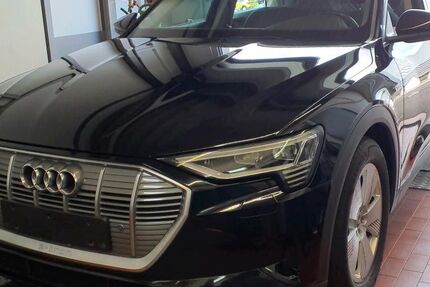 Audi e-tron 140.200 km 21.490 &euro; Peine 31226