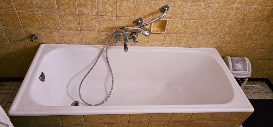 Haus, Scheune, Grillplatz, Hof, Stellplätze ,Garage 5 zimmer