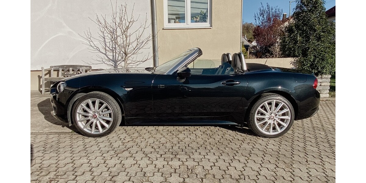 Fiat 124 Spider 19.505 km 22.500 € Buch 89290