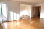 TOP: Grosszügige 3,5 Zimmer Wohnung mit EBK, Balkon, Terrasse am Rande der Weinberge - zentrumsnah! 3 zimmer