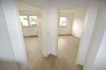 4 - Zimmerwohnung ohne Balkon im 1. Obergeschoss Gäste-WC Kellerraum PKW-Stellplatz