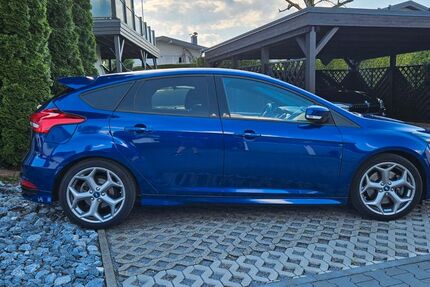 Ford Focus 127.500 km 13.299 &euro; Lage 32791