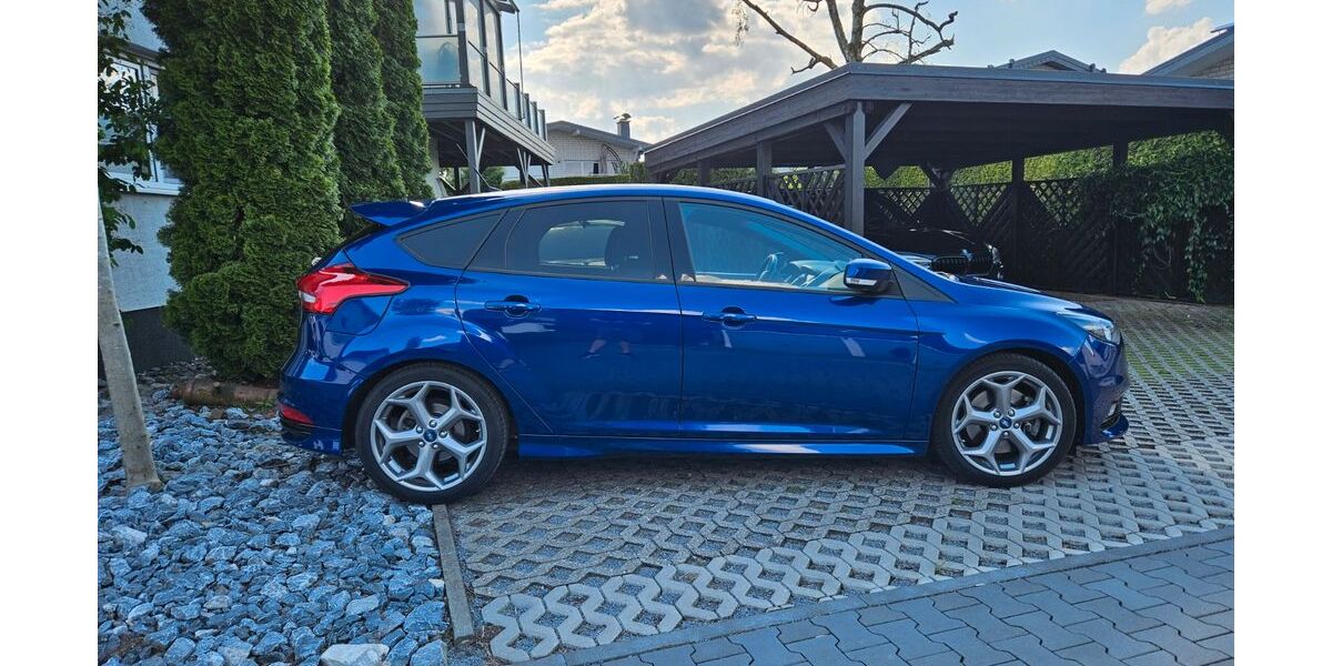 Ford Focus 127.500 km 13.299 &euro; Lage 32791