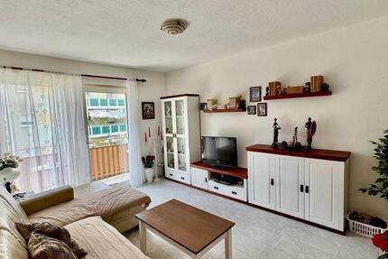 Schöne 2-Zimmer Wohnung mit 2 Balkonen und EBK in 76571 Gaggenau zimmer
