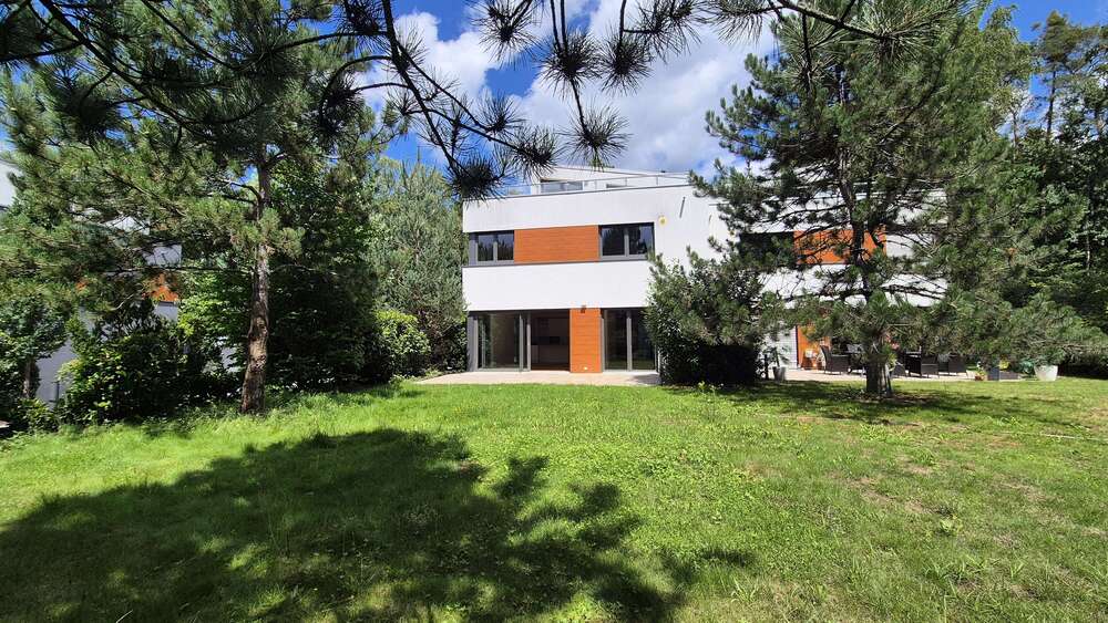 Haus zum Mieten in Erlangen 4.305 € 230 m² 5 zimmer