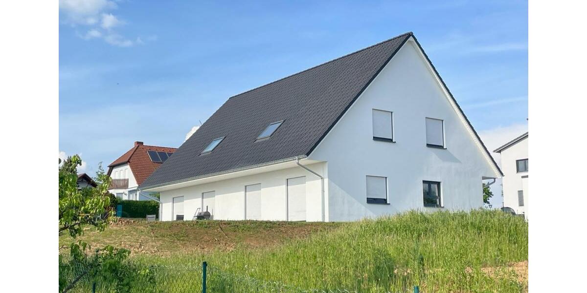 Doppelhaushälfte Hohenroth - 4.5 Zimmer, 122 m&sup2;, 1.195&euro; | Angebot:24631592