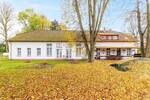 Zehn GästeZimmer, FerienWohnung, BarKüche, Parkgrundstück: Pension mit Landgasthaus in Dargelin