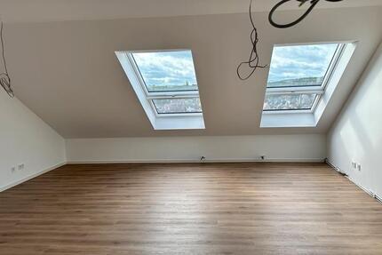 2 Zimmer Dachgeschosswohnung mit Balkon zimmer