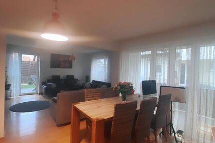 Gepflegte Erdgeschosswohnung mit BalkonTerrasse und Gartenanteil 3 zimmer