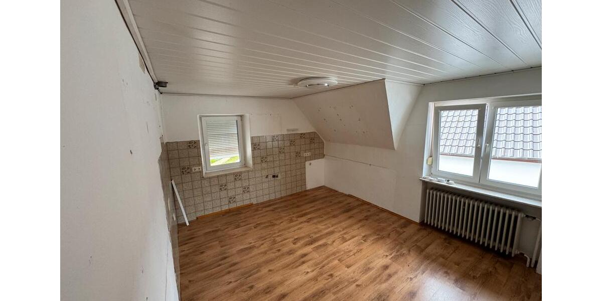 Einfamilienhaus Wolfstein - 8 Zimmer, 180 m&sup2;, 1.050&euro; | Angebot:26356081