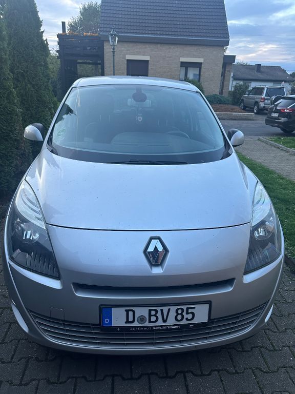 Renault Scenic 149.000 km 4.200 € Düsseldorf 40591