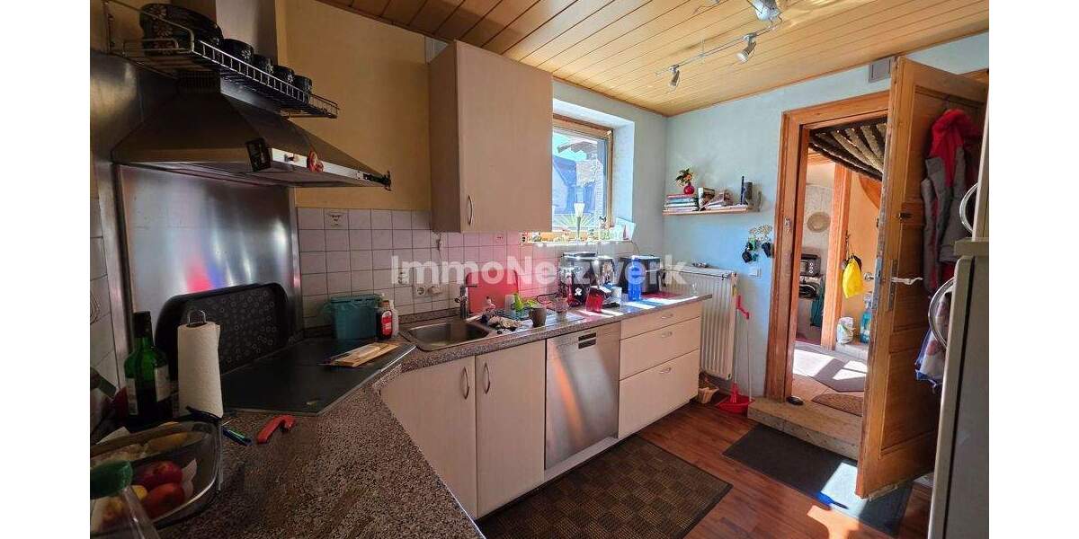 Familientraum in Neunkirchen: 205 m² Zweifamilienhaus mit Garten, Sauna, Loggia und Wintergarten. 8 zimmer