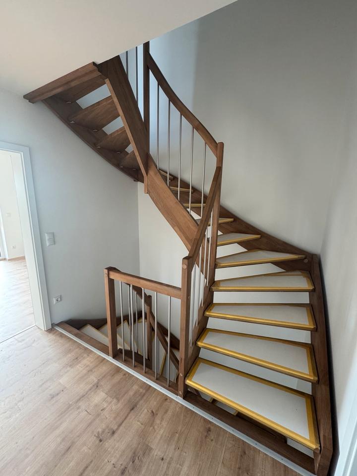 Prov.frei Neubau DHH mit Keller Garage Stellplatz zimmer