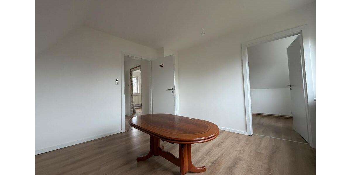 Einfamilienhaus Nordenham - 3.5 Zimmer, 90 m&sup2;, 900&euro; | Angebot:25892934