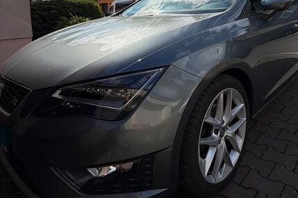 Seat Leon 76.704 km 12.450 &euro; Würzburg 97078