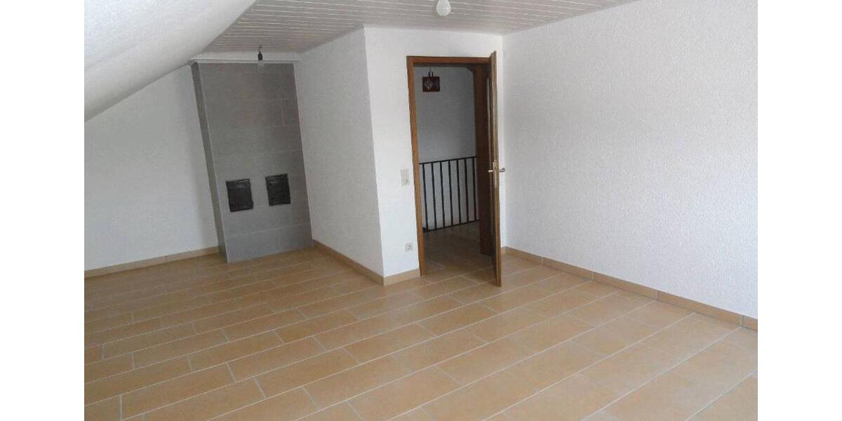 Doppelhaushälfte Tauberbischofsheim - 8 Zimmer, 170 m&sup2;, 1.500&euro; | Angebot:26089087