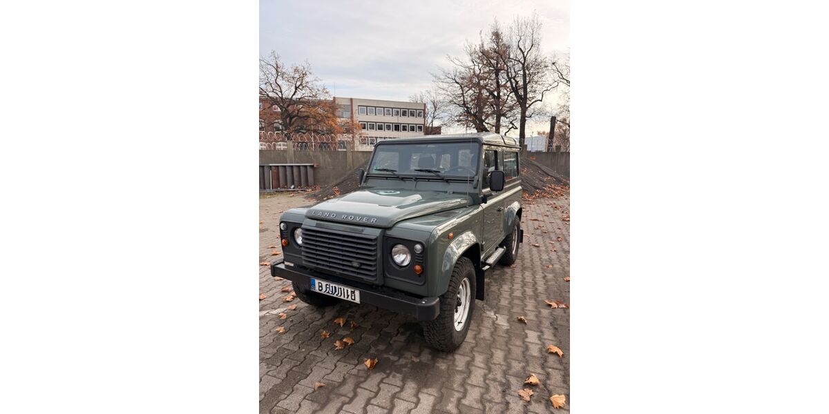 Land Rover Defender 162.000 km 39.000 € Berlin 13509