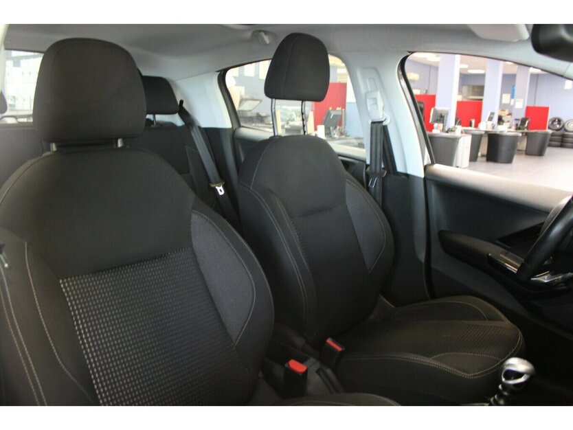 Peugeot 208 Blue-HDi 120 Allure 135.620 km 8.480 € Euskirchen 53881