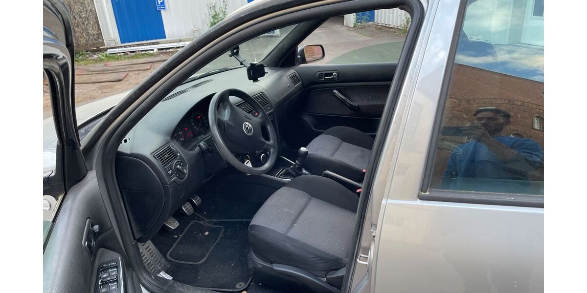 VW Golf 235.000 km 990 &euro; Neidenfels 67468