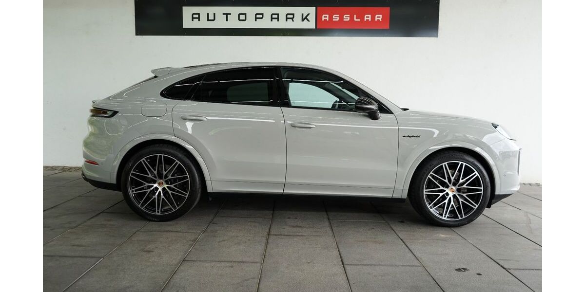 Porsche Cayenne 9.400 km 121.880 &euro; Asslar 35614