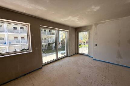 Neubau-Erstbezug: Sonnige 2-Zimmer-Wohnung mit großem Balkon – Blick auf die Bergwelt