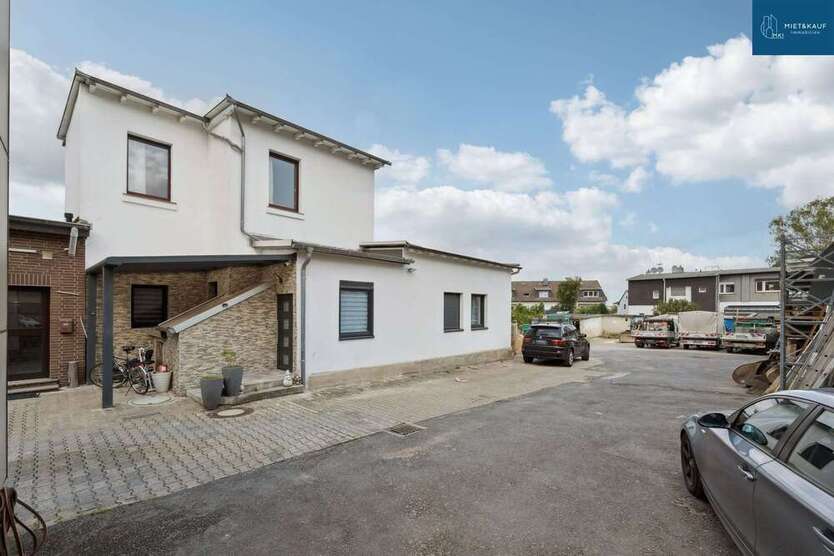 Haus zum Kaufen in Solingen 869.000 € 450 m²