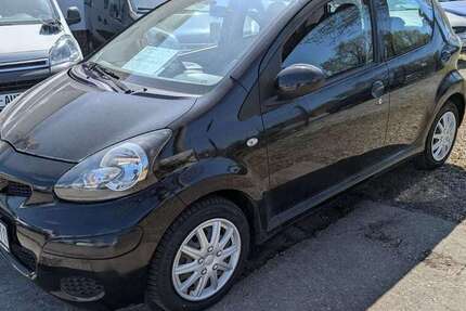 Toyota Aygo 151.786 km 2.400 &euro; Berlin-Karlshorst 10318