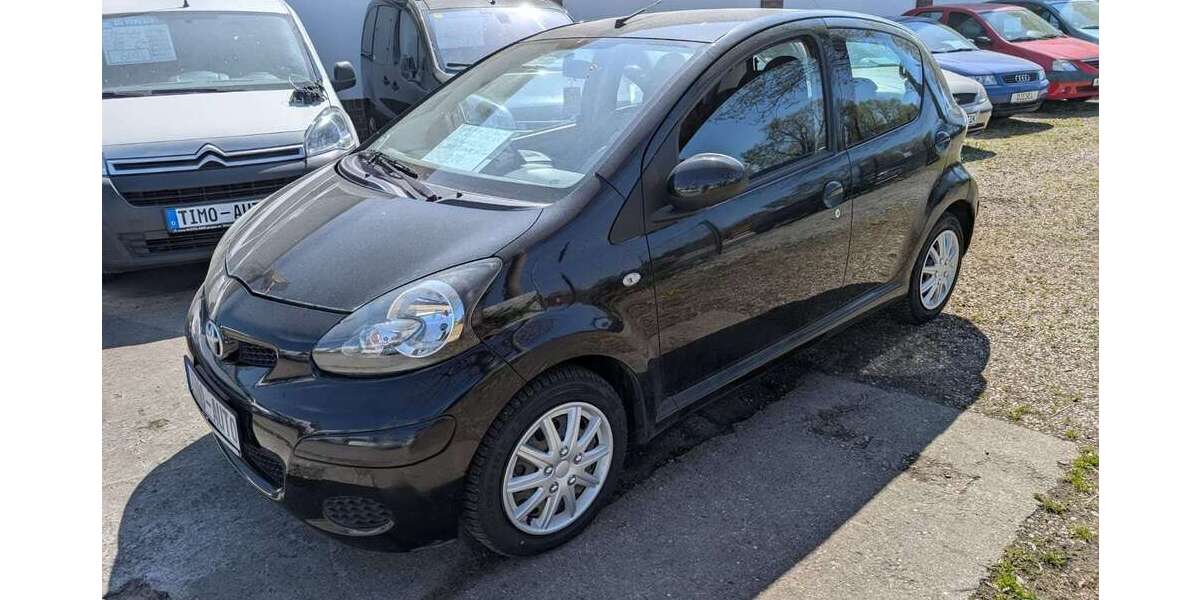 Toyota Aygo 151.786 km 2.400 &euro; Berlin-Karlshorst 10318