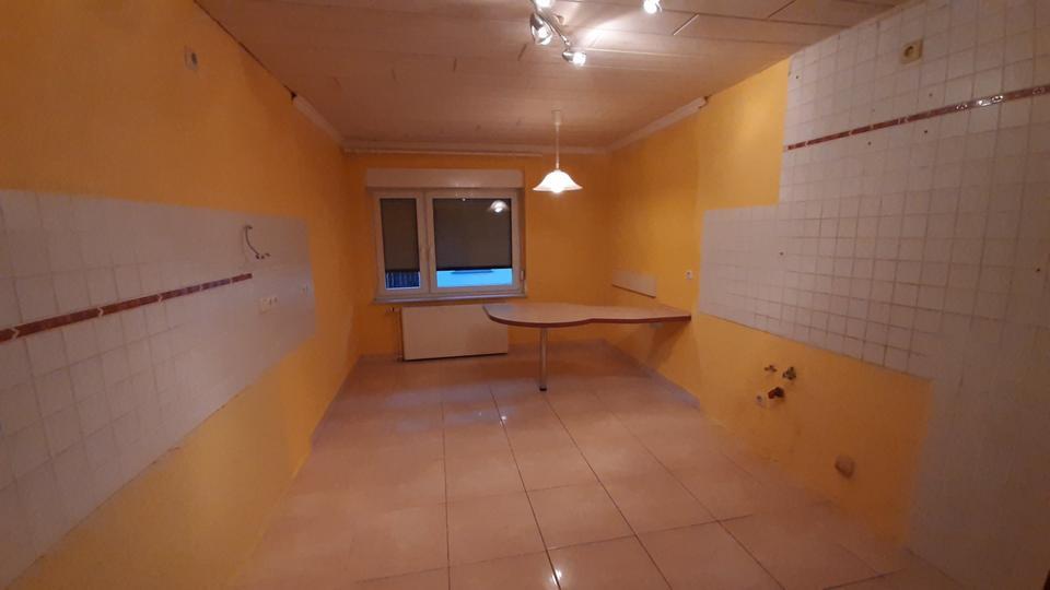 Wohnhaus vollunterkellert m. Dachausbau u. Nebengebäude m. 2 Fewo