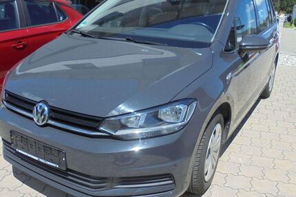 VW Touran 178.800 km 11.490 &euro; Petting 83367