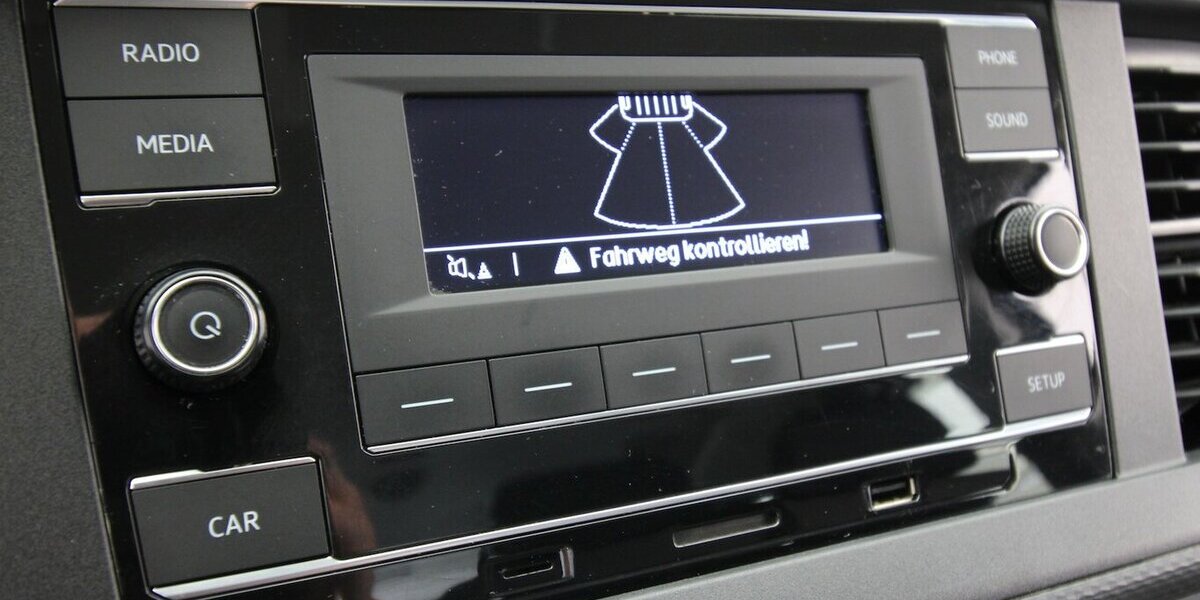 VW T6.1 Transporter Kombi lang 2.0 TDI 9-SITZER+AHK 161.457 km 27.900 &euro; Hagenow 19230