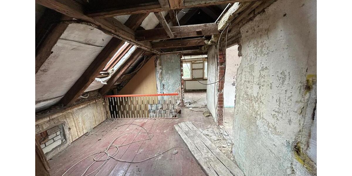 HAUS MIT SCHEUNE südlich von BERLIN 4 zimmer