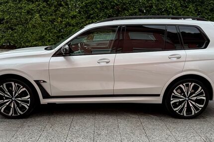 BMW X7 M60 30.000 km 86.980 &euro; München 81827