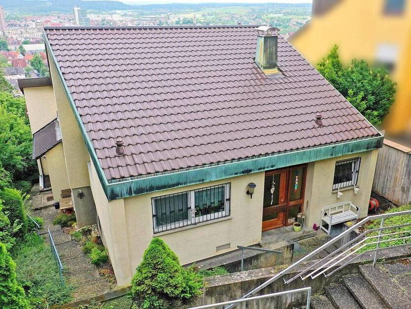 Ihr Panorama-Refugium: Ein- oder Zweifamilienhaus mit fantastischer Aussicht