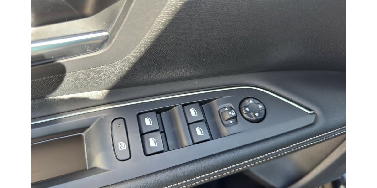 Peugeot 5008 GT Automatik *7-Sitze/Navi/SHZG/LED/T.Winkel/ 23.442 km 22.980 &euro; Bamberg 96052