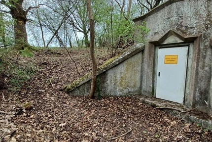 Gebotsverfahren: Waldgrundstück mit ehemaligem Trinkwasserbehälter in Rhumspringe (Landkreis Göttingen) zu verkaufen zimmer