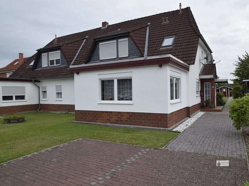 Großes modernisiertes EFH + EBK + Wintergarten + 3 Bäder mit 2 Stellplätzen vor dem Haus