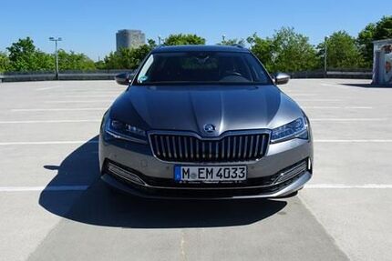 Skoda Superb 98.000 km 31.900 &euro; München 80686