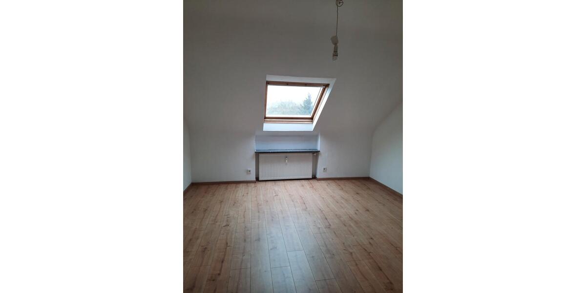 Dachgeschoßwohnung Völklingen - 3 Zimmer, 75 m&sup2;, 600&euro; | Angebot:26400588