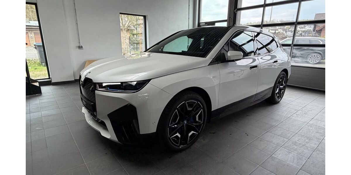 BMW iX 11.500 km 63.950 &euro; Freudenberg 57258