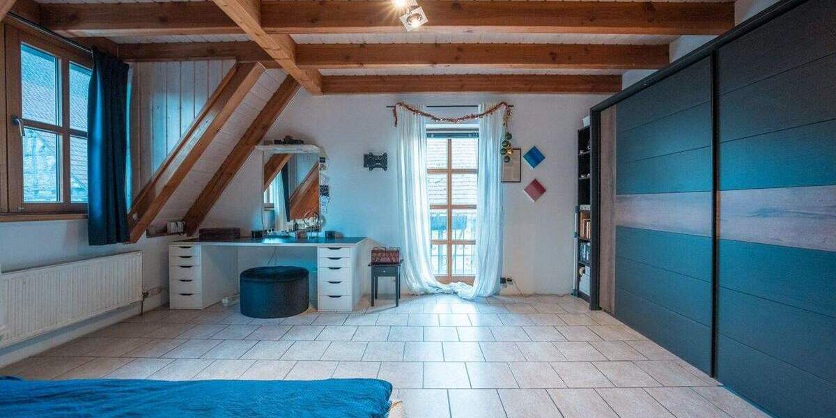 Großzügige Etagenwohnung mit großem Wohn- und Essbereich sowie einem Außenstellplatz in Leutenbach-Heidenhof 3 zimmer