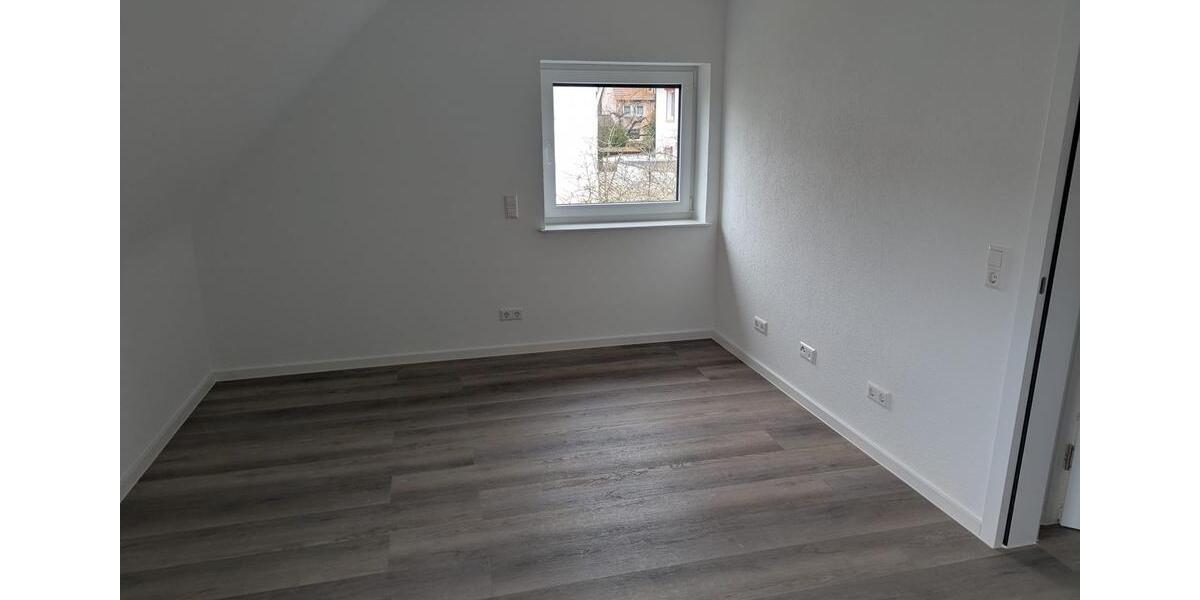 Dachgeschoßwohnung Stuttgart Feuerbach - 3 Zimmer, 76 m&sup2;, 1.500&euro; | Angebot:25022189