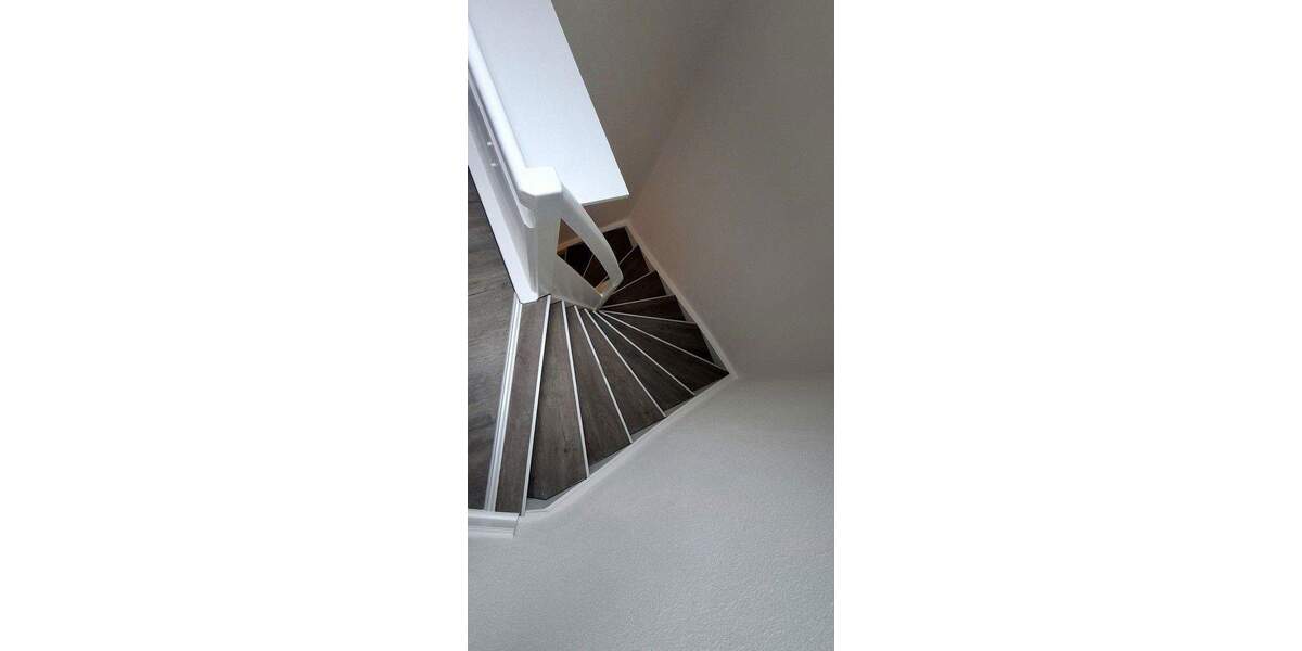 Bieterverfahren! zentrales Wohnjuwel: kernsaniertes Reihenhaus mit Solar, Kamin & Klima 3 zimmer