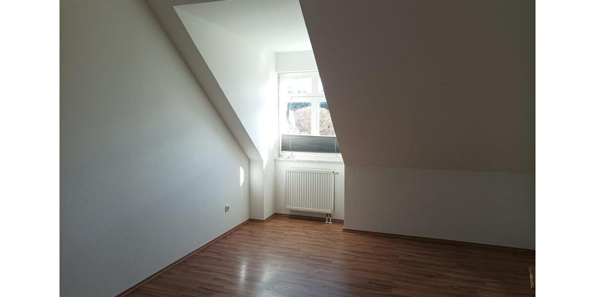 Dachgeschoßwohnung Teterow - 3 Zimmer, 80 m&sup2;, 438&euro; | Angebot:25343209