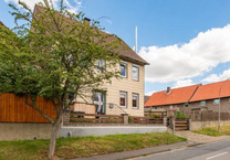 Gepflegtes Einfamilienhaus mit Terrasse und Kamin in ruhiger Lage