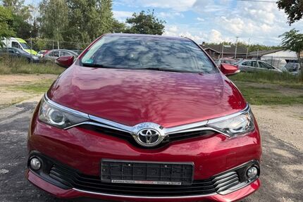 Toyota Auris 133.000 km 8.999 &euro; Dresden 01097