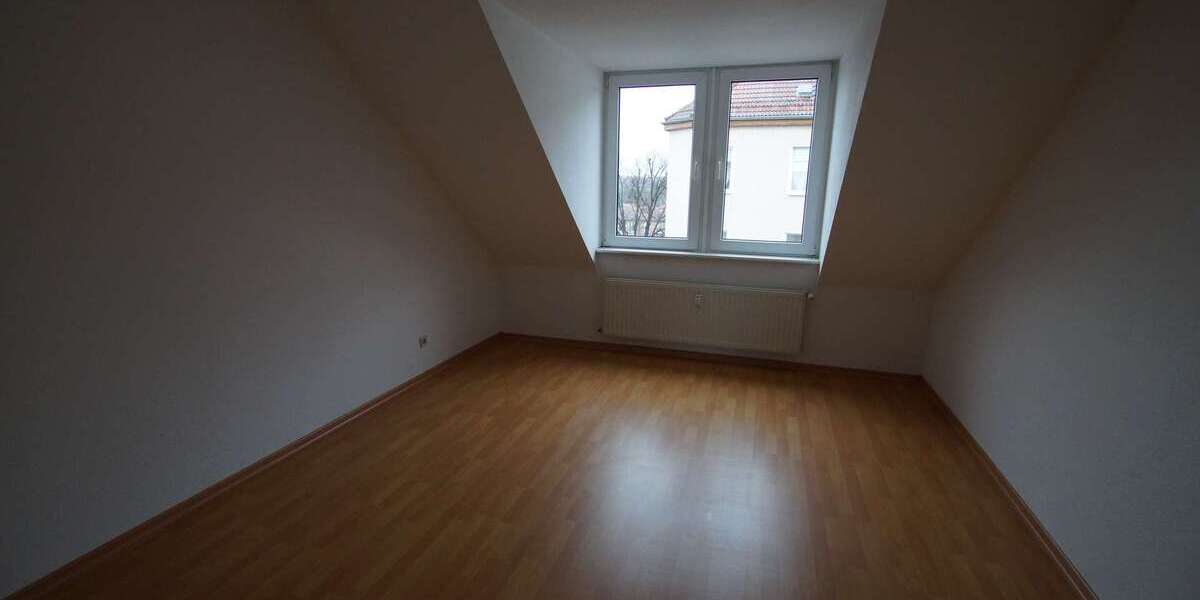 geeignet für 2er-WG - 2,5-Zi-DG-Whg - Laminat, Badewanne 2.5 zimmer