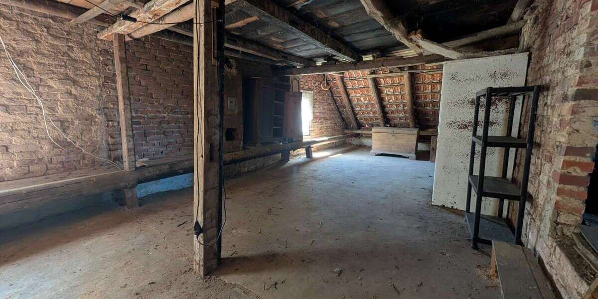 Großes Grundstück in Hüllhorst: Einfamilienhaus mit Potenzial zur Neugestaltung - Einfamilienhaus Hüllhorst | Angebot:27254362